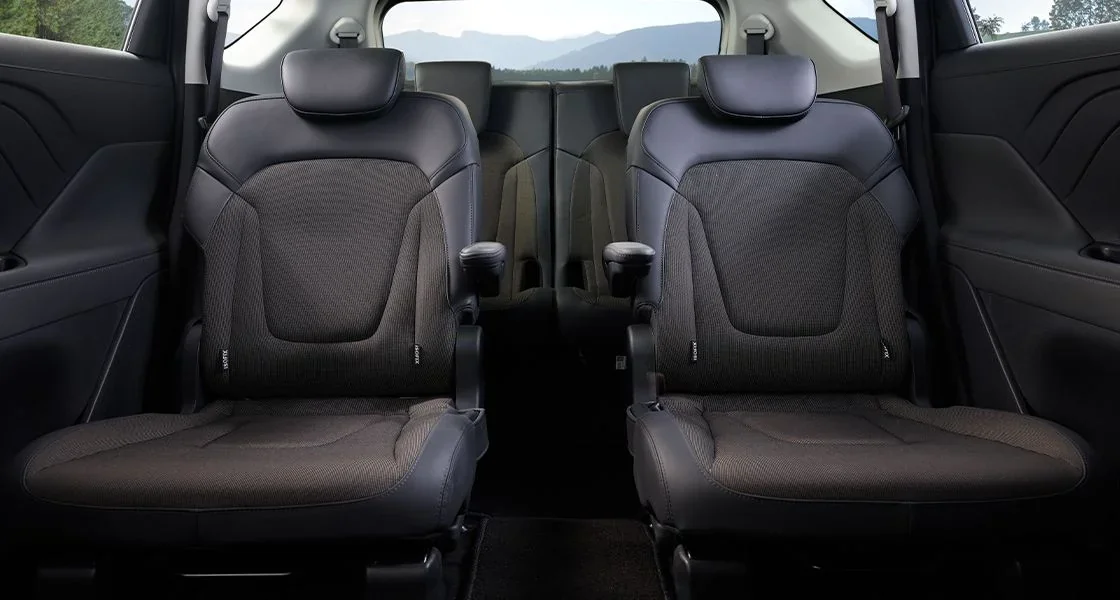 Captain Seat with Armrest*
