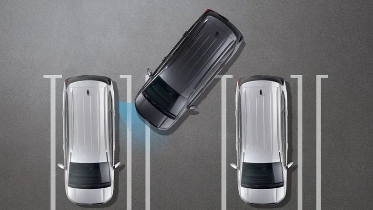 Parkir tanpa drama dengan Parking Distance Warning (PDW)*